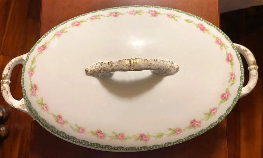 CMT195 Oval Covered Vegetable by Charles Martin-1