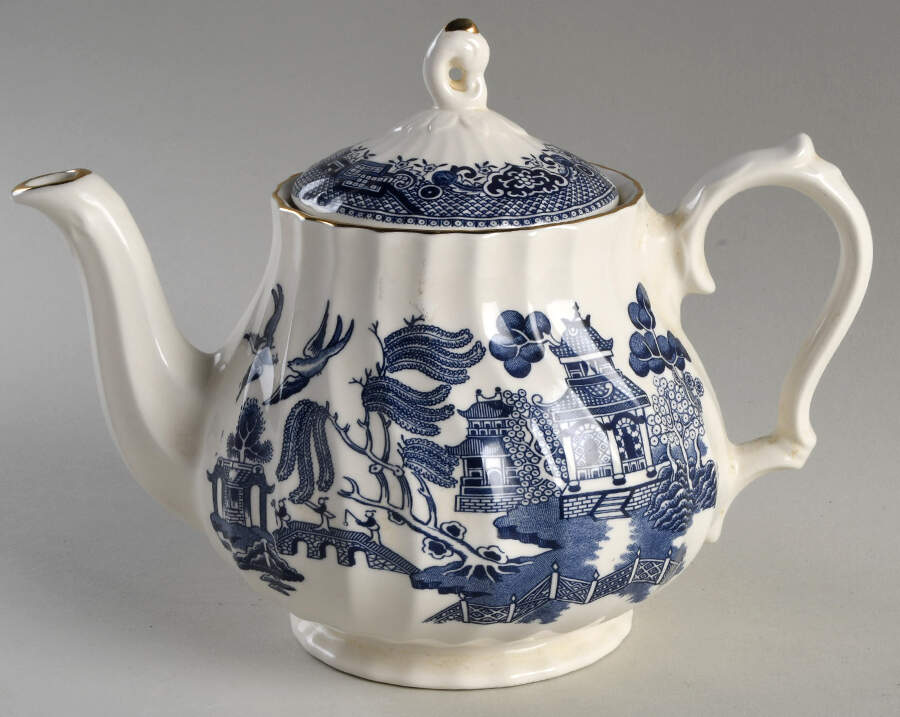 Blue Willow (Gold Trim) Teapot & Lid by Churchill-1