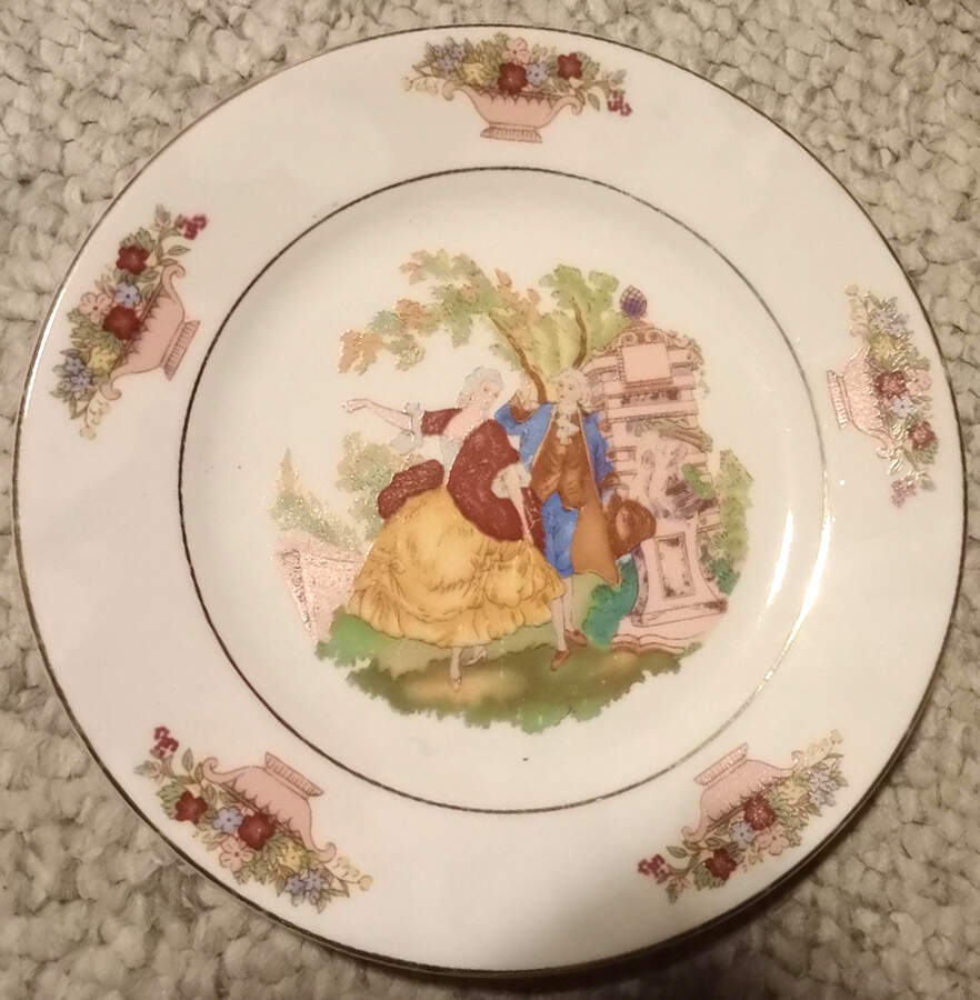 Romeo Y Julieta Dinner Plate by China (Made in China)-1