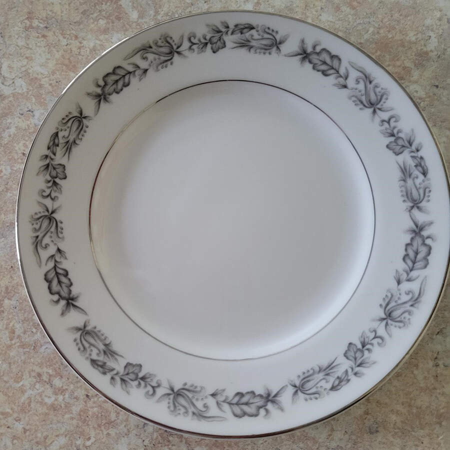 Hampton Dinner Plate by Crest Wood-1