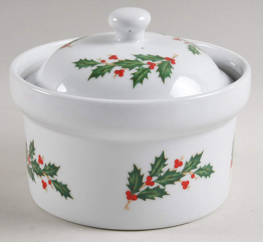 COB58 1 Qt Round Covered Casserole by BIA Cordon Bleu-1