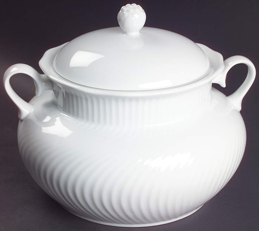 Blanc Tureen &  Lid by Dansk-1