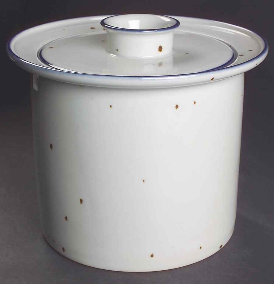 Blue Mist 3.75 Quart Round Covered Casserole by Dansk-1