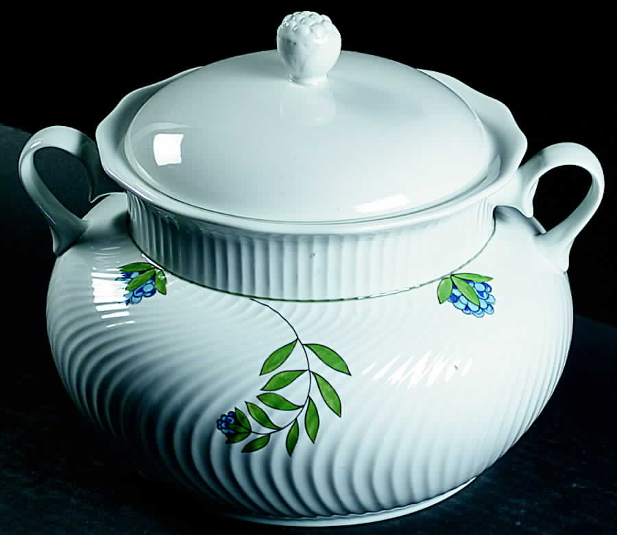 Floret Tureen &  Lid by Dansk-1