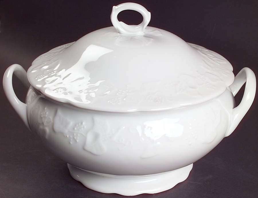 Ivy Round Covered Vegetable by Dansk-1