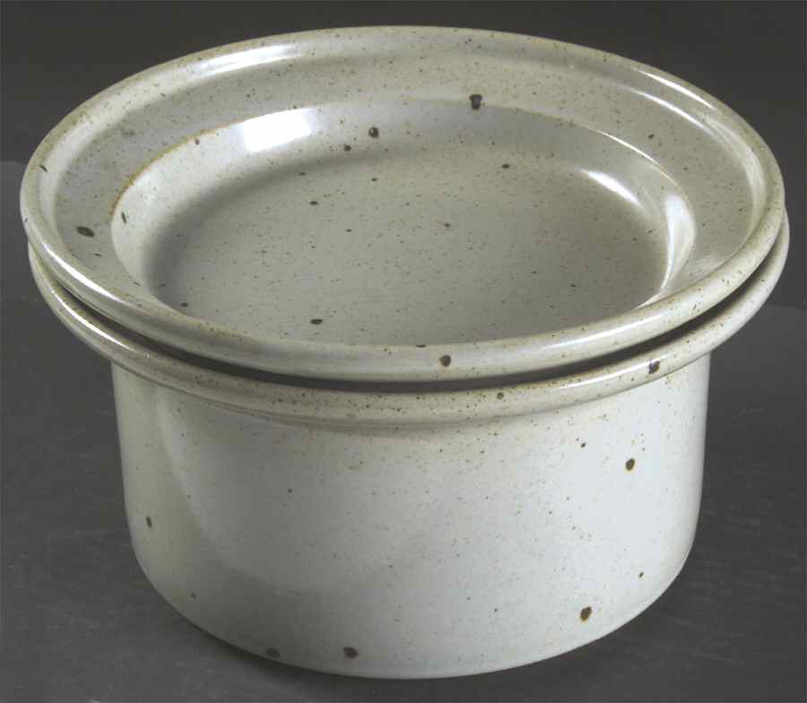 Nielstone Sugar Sand 3 Quart Round Covered Casserole by Dansk-1