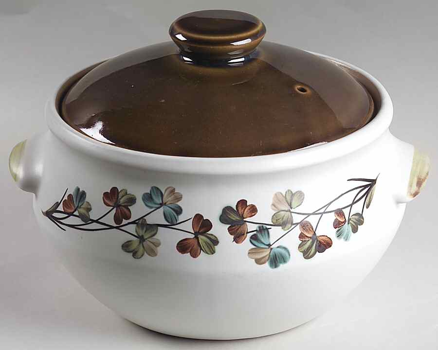 Shamrock 2 Qt Round Covered Casserole by Denby-Langley-1