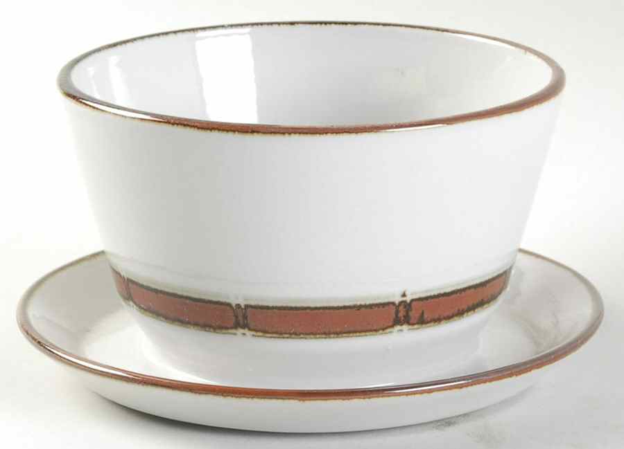 Selandia Gravy Boat with Attached Underplate by Desiree-1