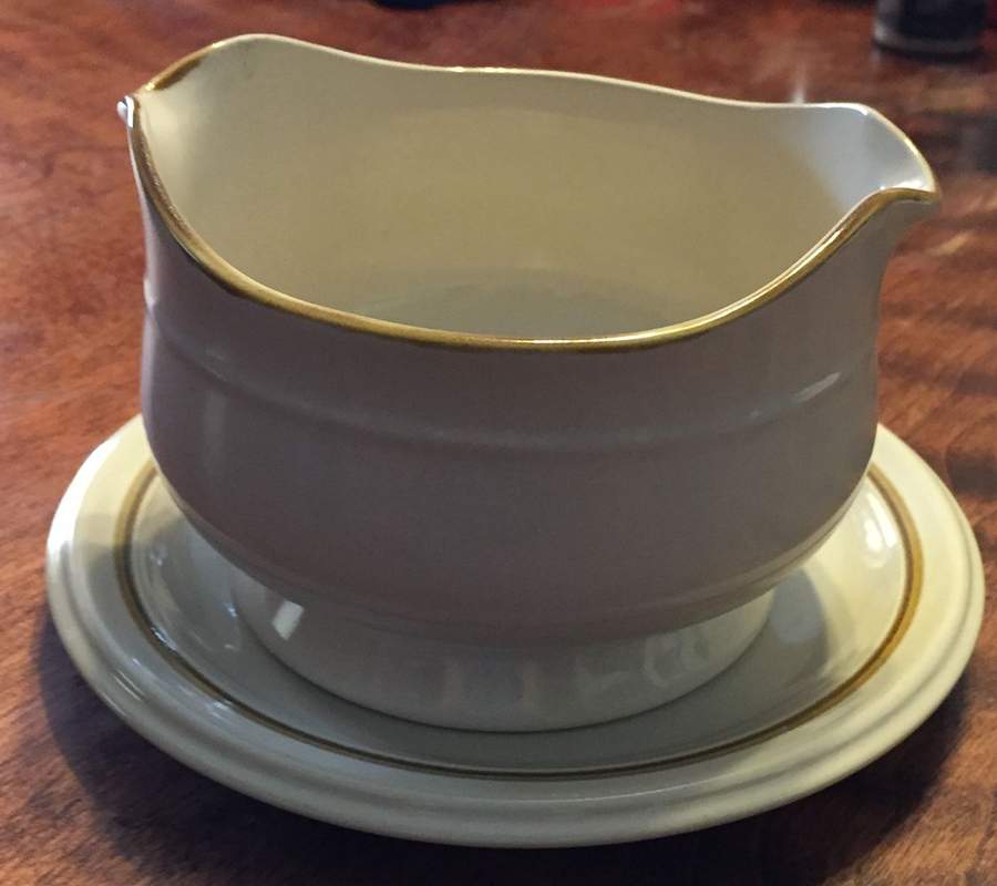 Elegance Gravy Boat & Underplate by Deville-1