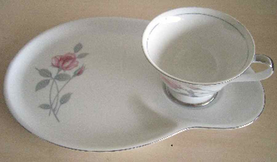 Zephyr Snack Plate & Cup Set by Deville-1