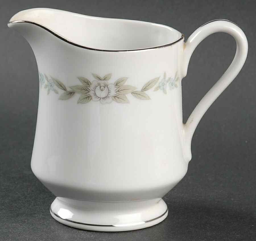 Bouquet Creamer by Diamond (Japan)-1
