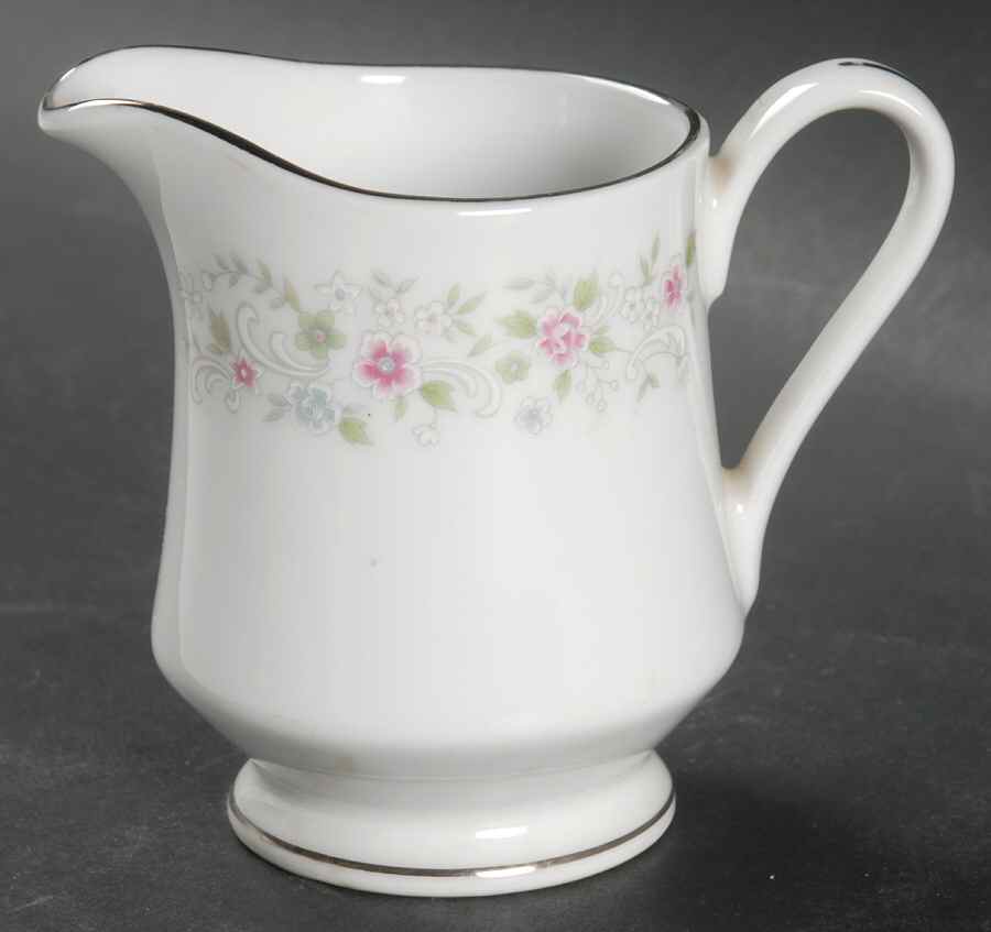Richmond Creamer by Diamond (Japan)-1