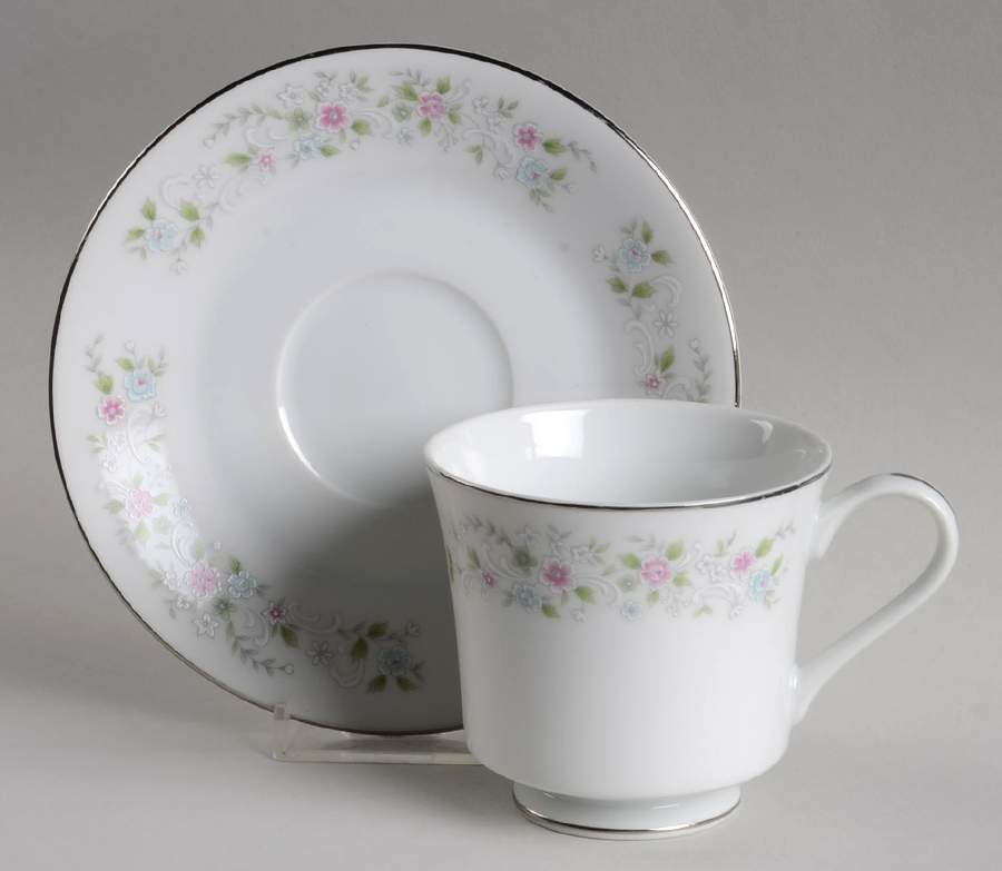 Richmond Footed Cup & Saucer Set by Diamond (Japan)-1