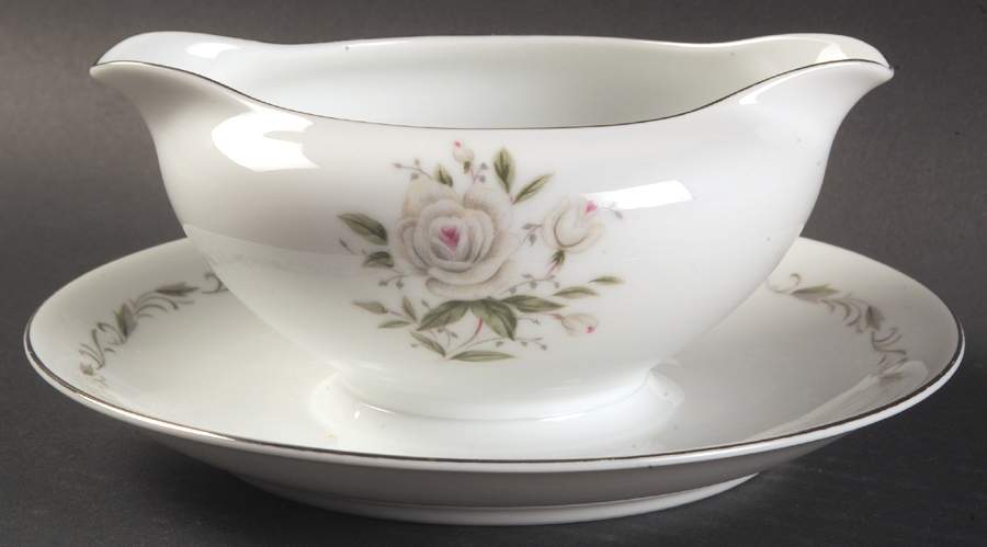 Romance Round Gravy Boat/Attached Underplate by Diamond (Japan)-1