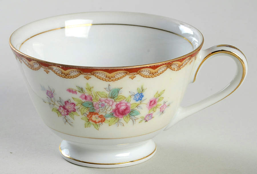 Roslyn Footed Cup by Diamond (Japan)-1