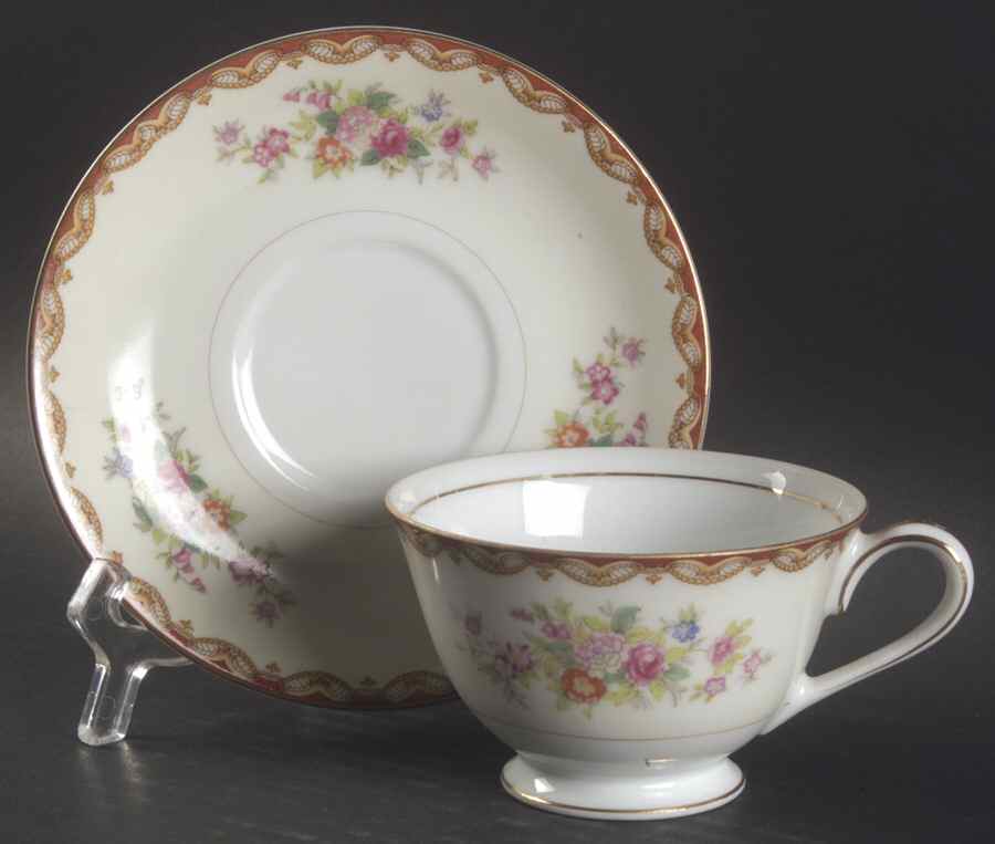 Roslyn Footed Cup & Saucer Set by Diamond (Japan)-1