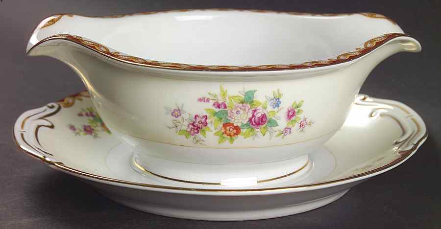 Roslyn Gravy Boat with Attached Underplate by Diamond (Japan)-1