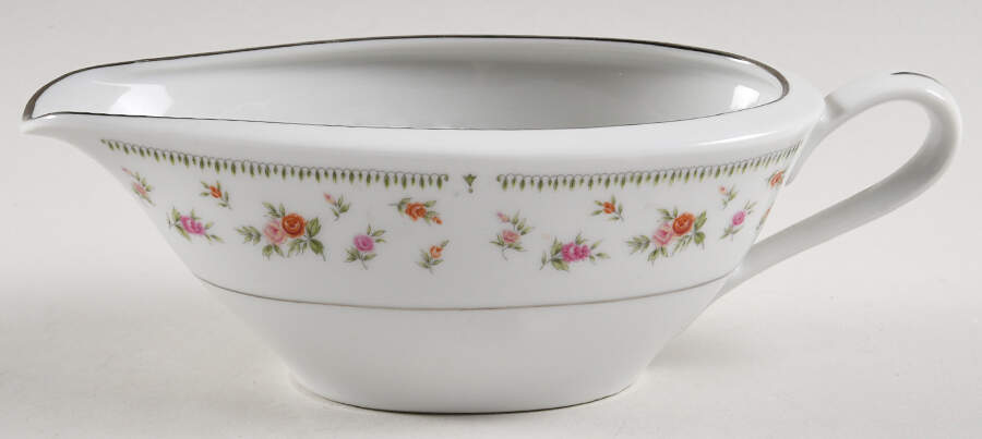 Alicia Gravy Boat by Daniele-1