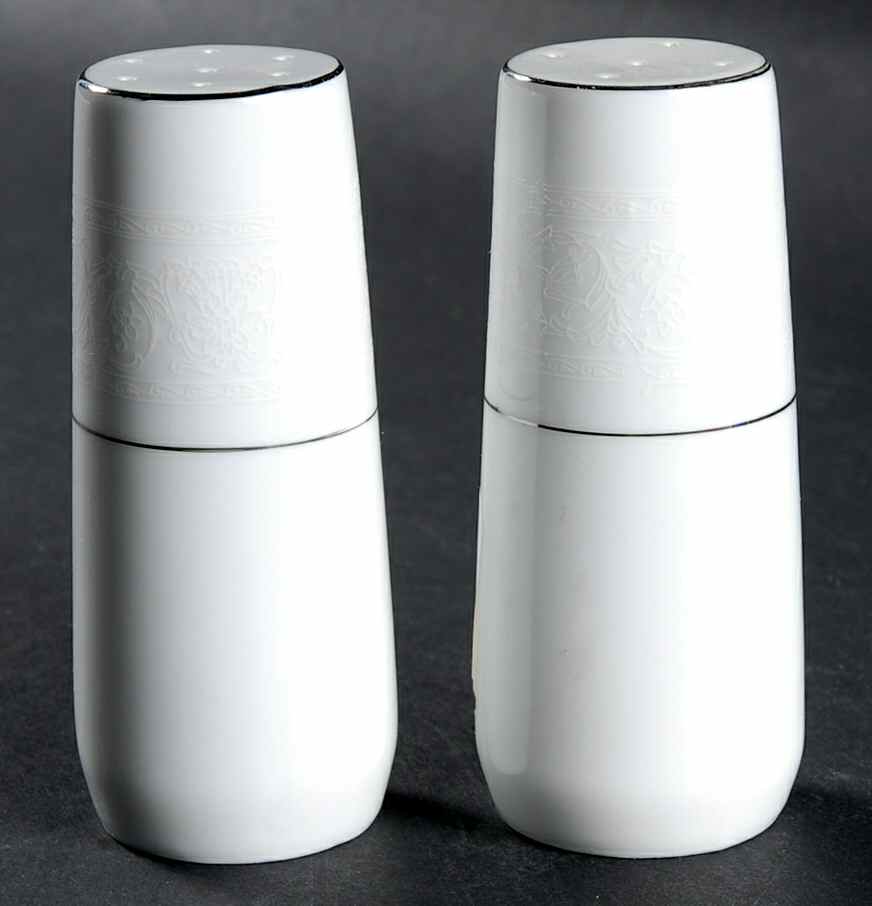 Demure Salt & Pepper Set by Daniele-1