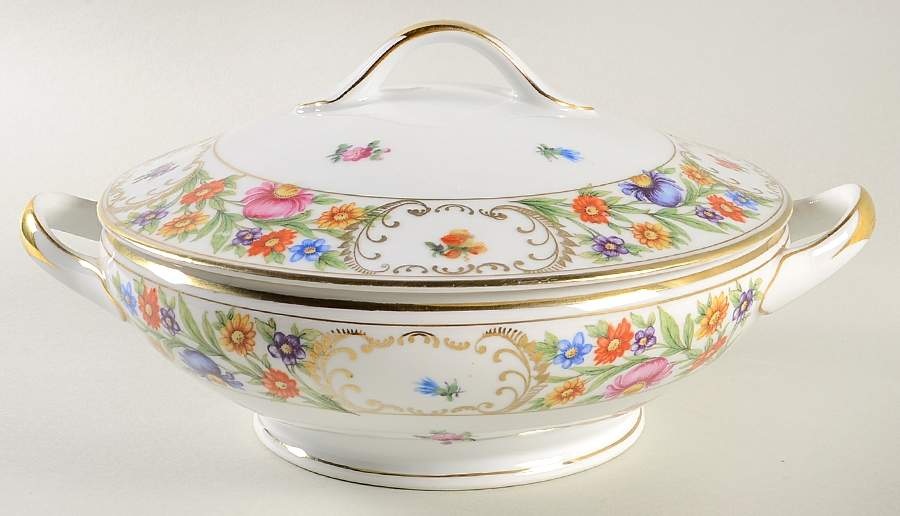 DRE17 Round Covered Vegetable by Dresden (German)-1