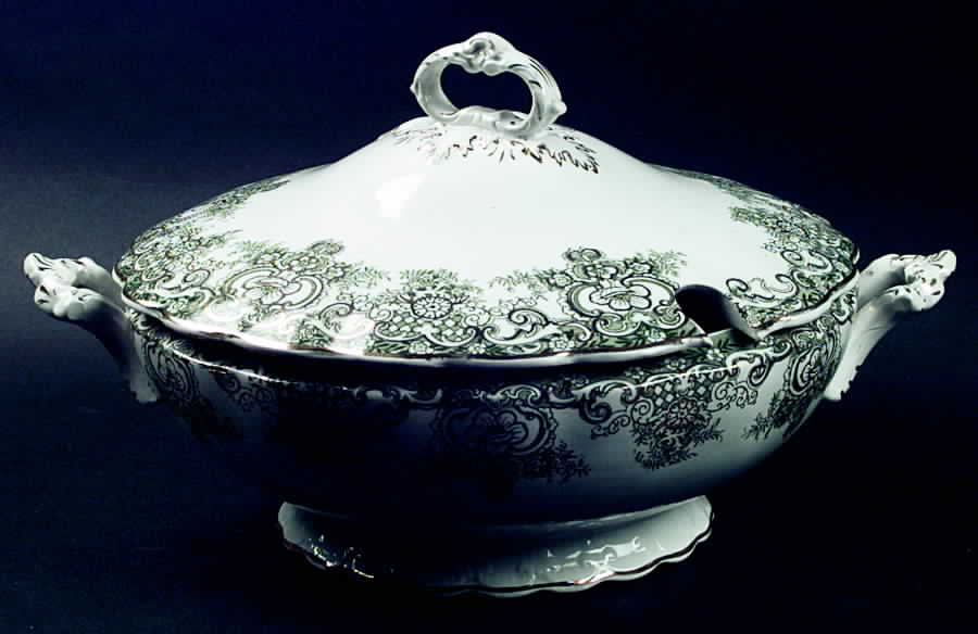 Ravenscliffe Green Tureen &  Lid by Dunn Bennett-1