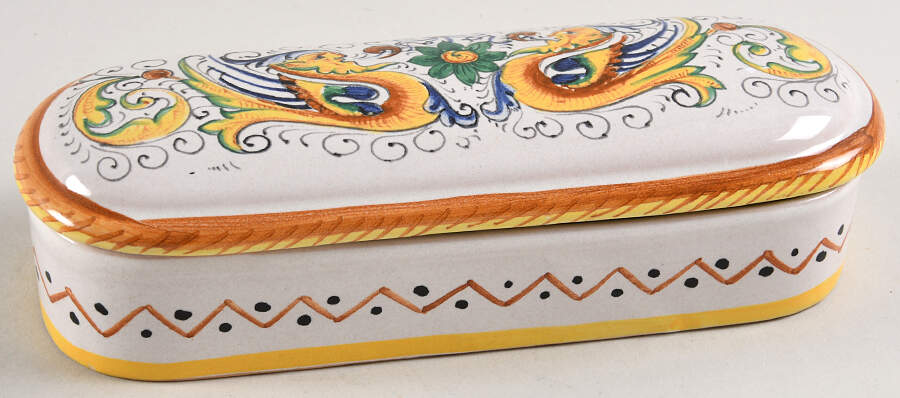 Raffaellesco (Scalloped) Trinket Box & Lid by Deruta (Italy)-1