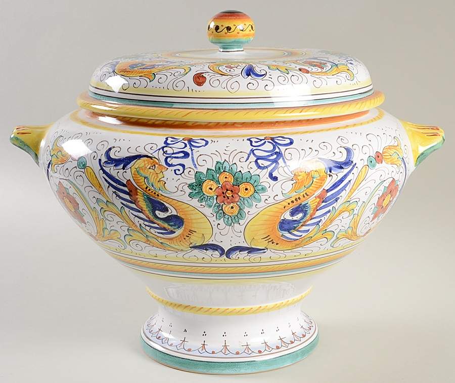 Raffaellesco (Scalloped) Tureen &  Lid by Deruta (Italy)-1