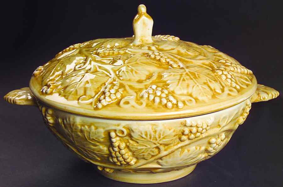 Perigrappa Round Covered Vegetable by Deruta (Italy)-1