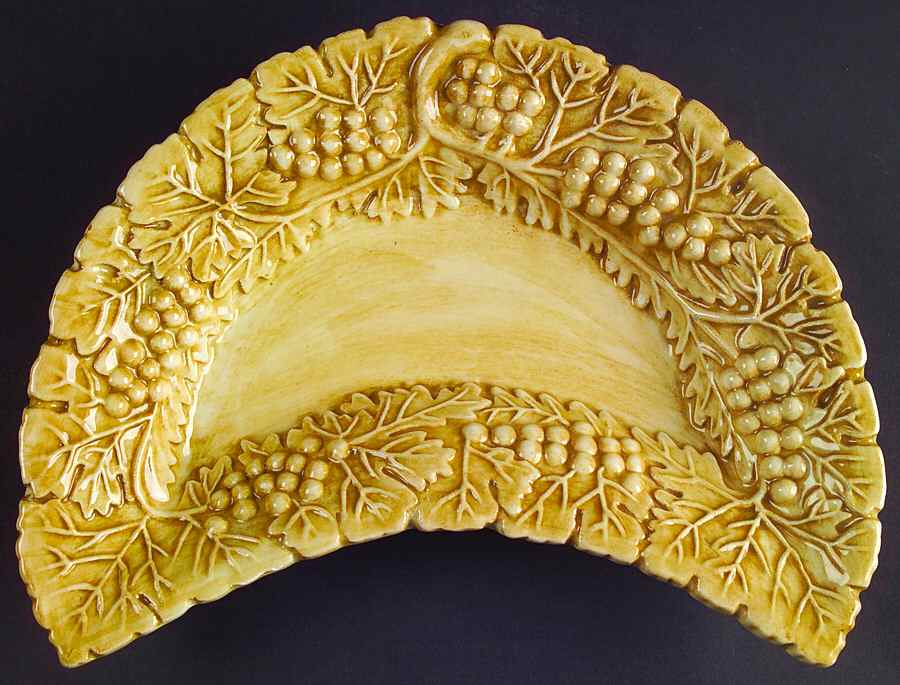 Perigrappa Crescent Salad Plate by Deruta (Italy)-1
