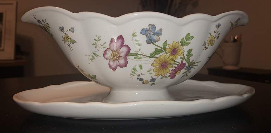 DIS12 Gravy Boat with Attached Underplate by Diamondstone-1