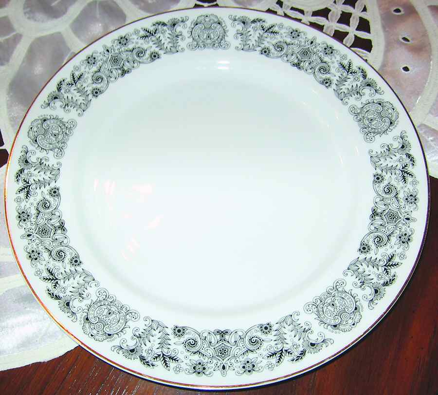 Blacklace Dinner Plate by Dynasty China-1