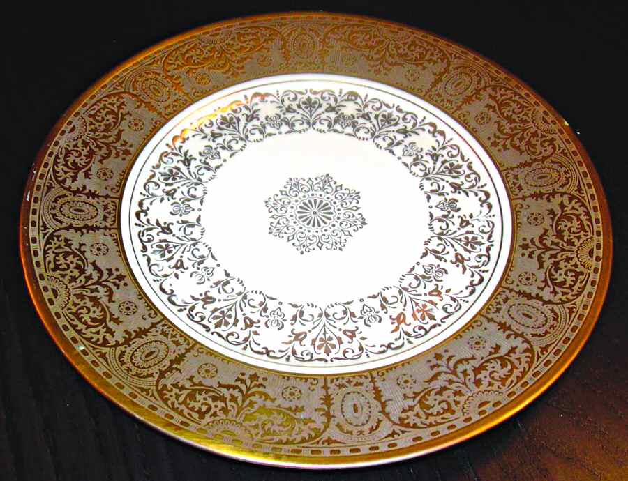 DDW4 Dinner Plate by Deluxe Decorating-1