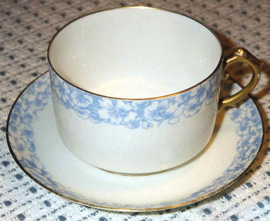 DEI113 Flat Cup & Saucer Set by Delinieres-1