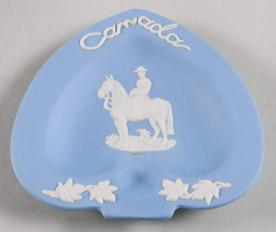 Jasper Ware Cream on Blue Small Heart Shape Ashtray by Dudson-1