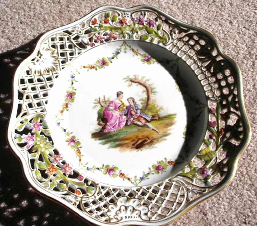 DRE81 Dinner Plate by Dresden (German)-1