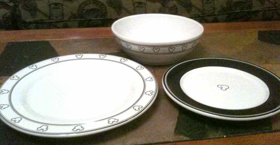 Mickey Home Collection Dinner Plate by Disney-1