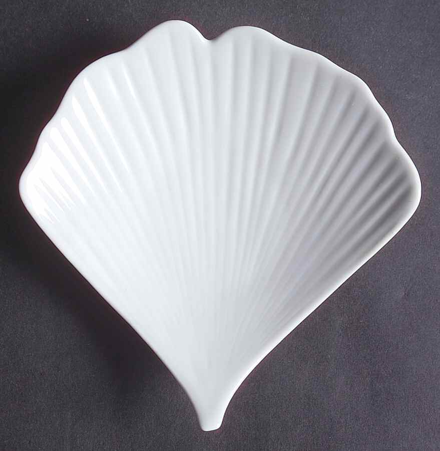 Cuisine du Monde 5" Leaf Dish by Philippe Deshoulieres-1