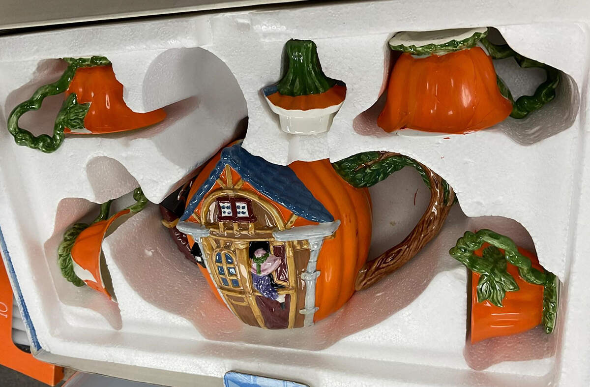 Storybook Village Figural Teapot & Lid by Department 56-1