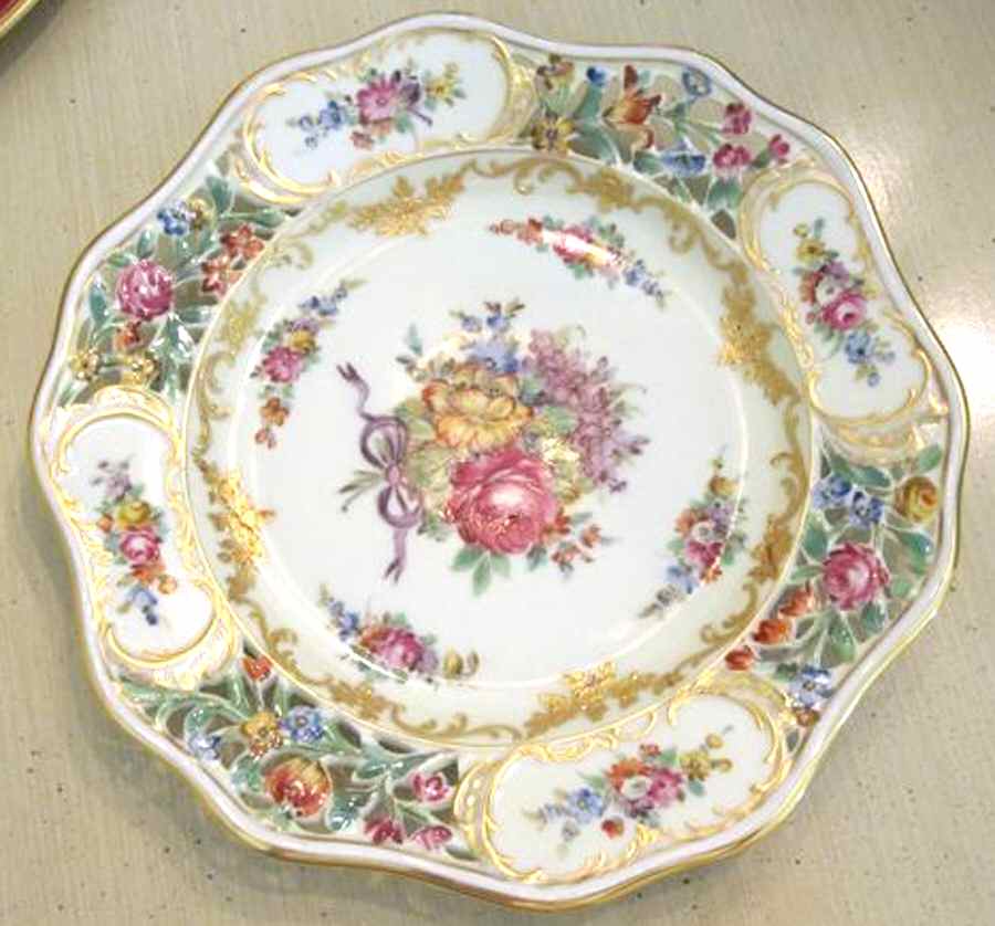 DRE106 Dinner Plate by Dresden (German)-1