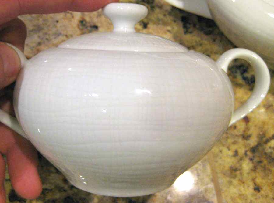 DOT17 Sugar Bowl & Lid by Dorothy Thorpe-1