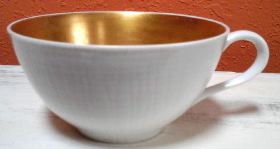 DOT17 Flat Cup by Dorothy Thorpe-1