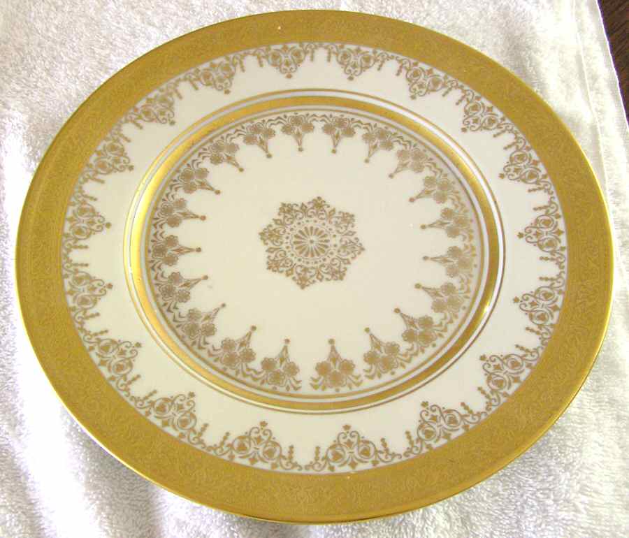 DDW9 Dinner Plate by Deluxe Decorating-1