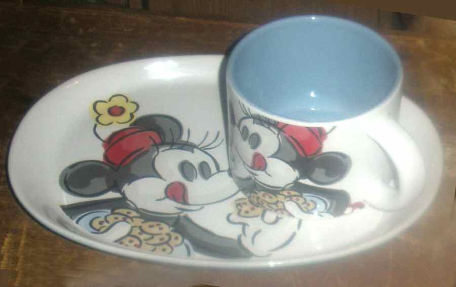 DIN27 Snack Plate & Cup Set by Disney-1