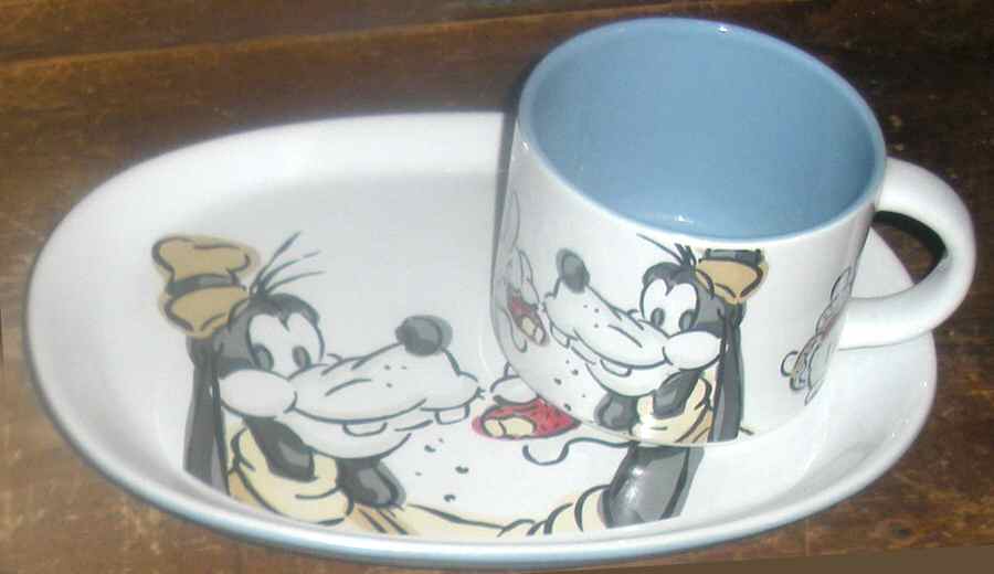 DIN27 Snack Plate & Cup Set by Disney-1