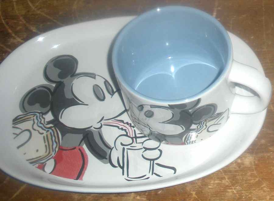 DIN27 Snack Plate & Cup Set by Disney-1