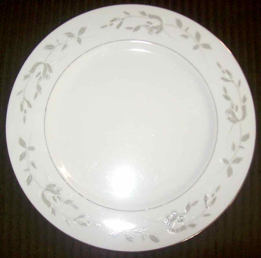 Serenade Dinner Plate by Delux Japan-1