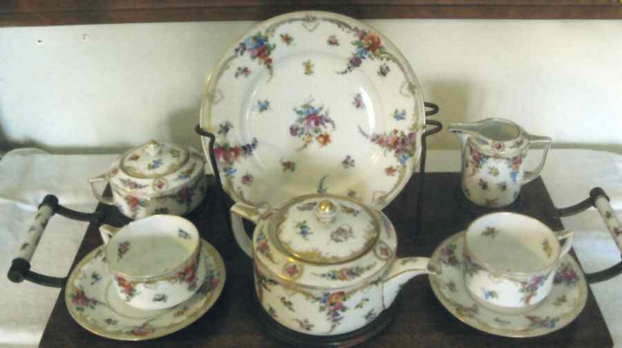 DRE122 Dinner Plate by Dresden (German)-1