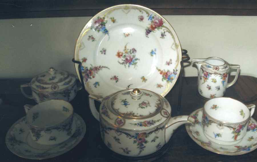 DRE122 Teapot & Lid by Dresden (German)-1