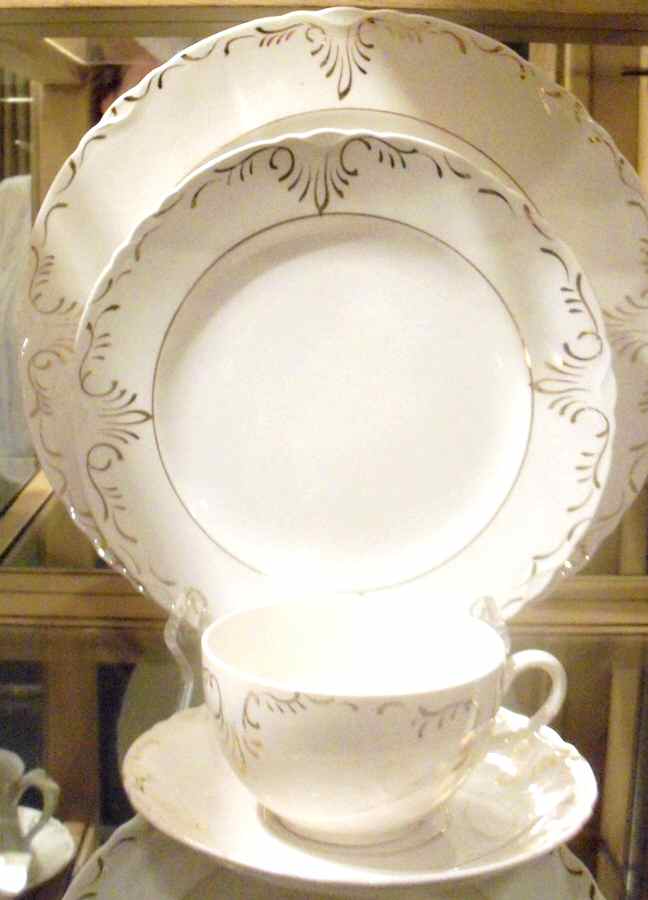DRC48 Dinner Plate by Dresden (USA)-1