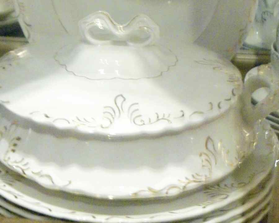 DRC48 Round Covered Vegetable by Dresden (USA)-1